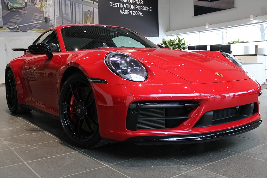 Porsche 911 Carrera 4 GTS  4 GTS