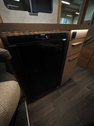 Husbil-halvintegrerad Knaus Van Ti 550 MF 10 av 18