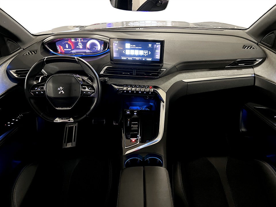 Bild på Peugeot 5008 GT 1.2 PT 130hk Aut 7-SITS B-KAMERA CARPLAY