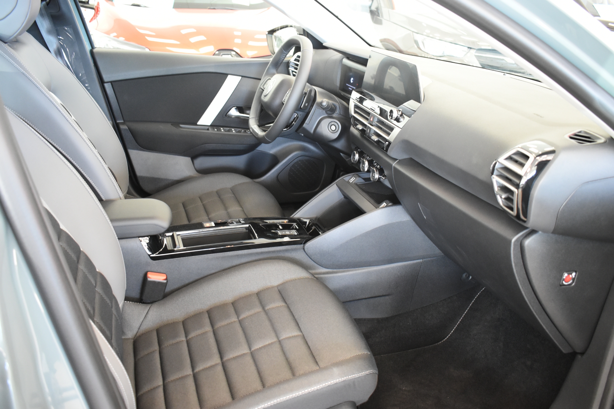 Citroen C4 PureTech Plus Automat 2025, bild 7/52
