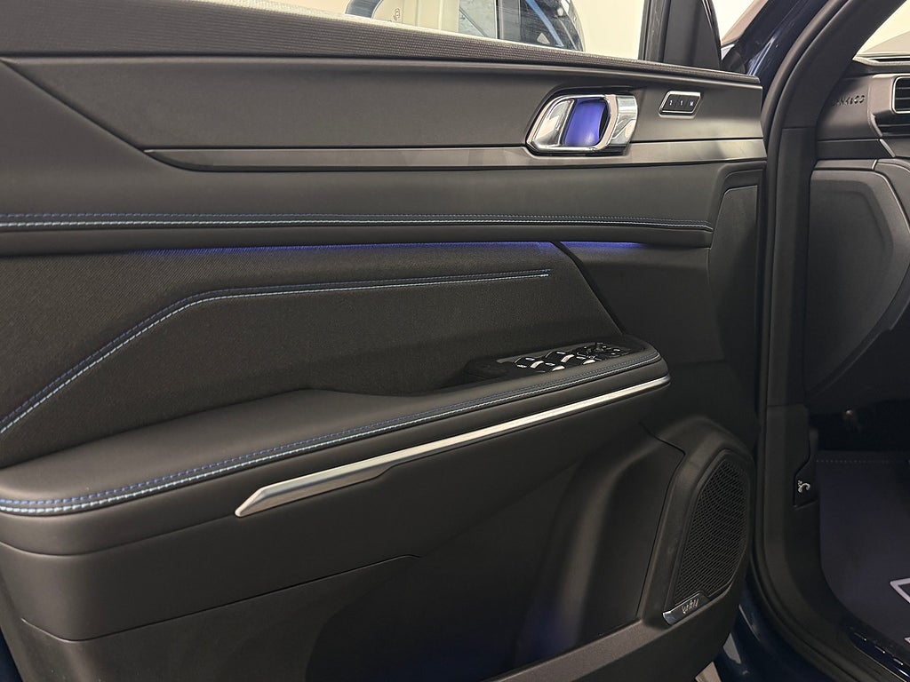 Lynk & Co 01 Plug-In 360g Infinity Pano Keyless MOMS Leasebar Välutr bild 8