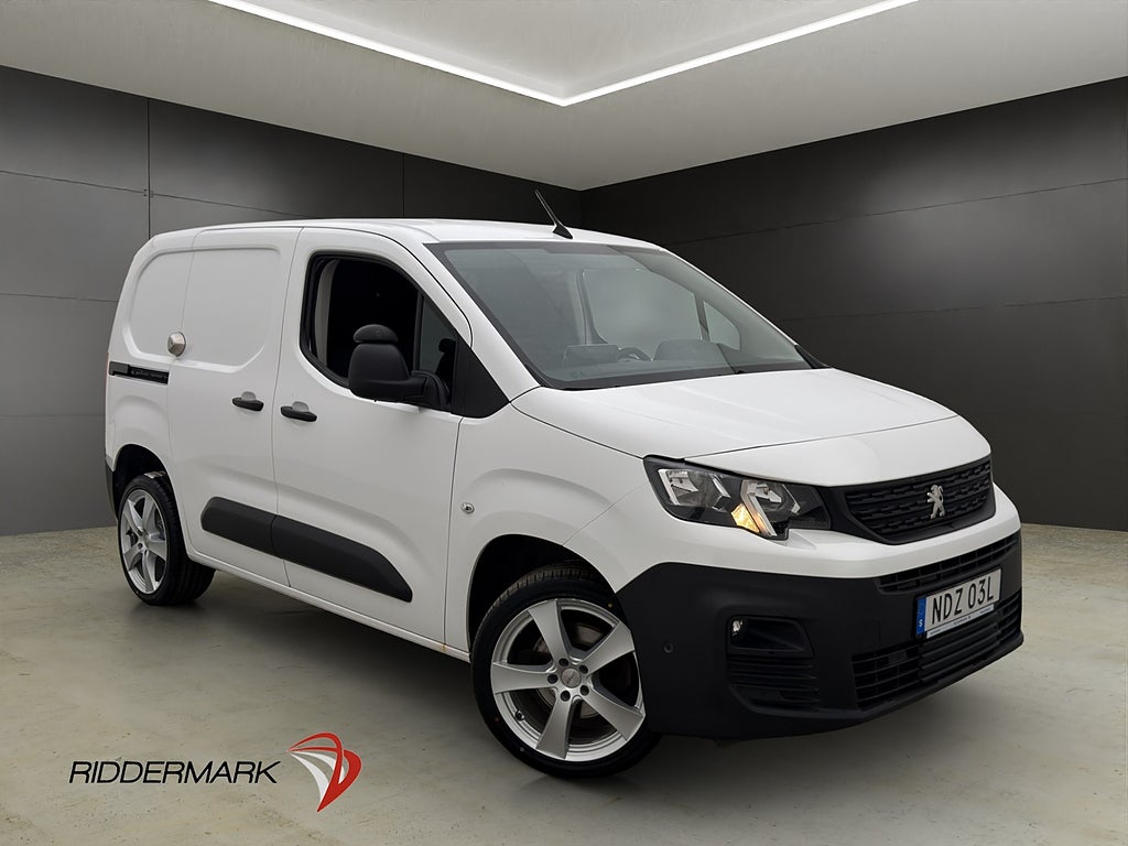 Peugeot Partner Ny-Kamrem Värmare PDC Drag CARPLAY Moms
