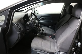 Halvkombi Kia Rio 7 av 21