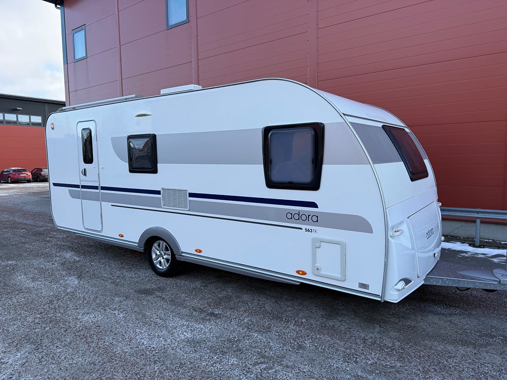 Adria Adora 563Tk dubbelbädd/barnkammare förtält 