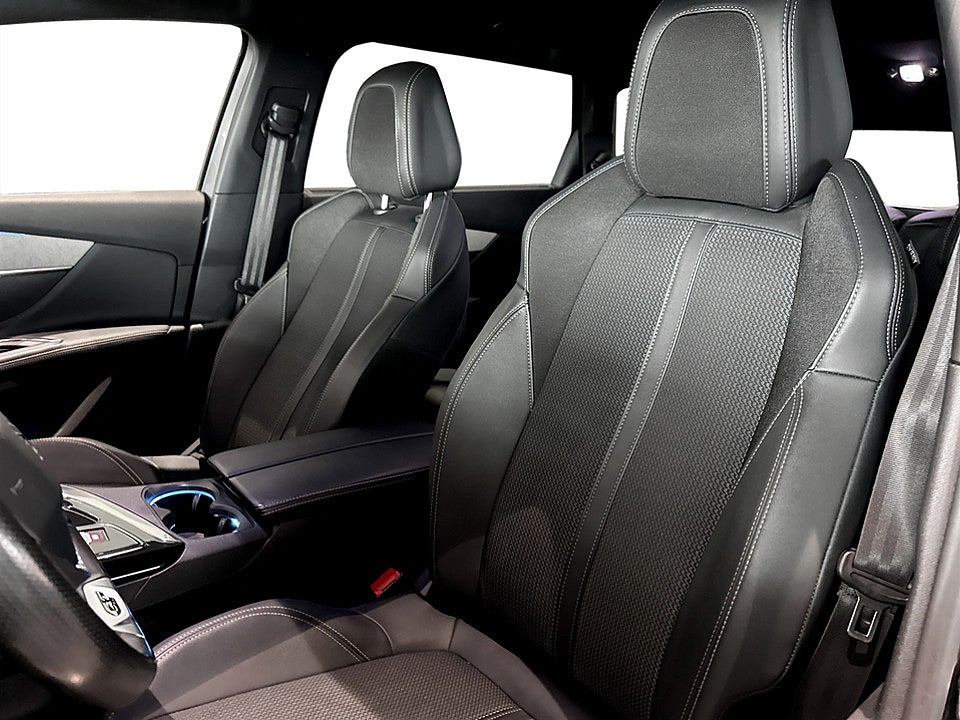 Bild på Peugeot 5008 GT 1.2 PT 130hk Aut 7-SITS B-KAMERA CARPLAY