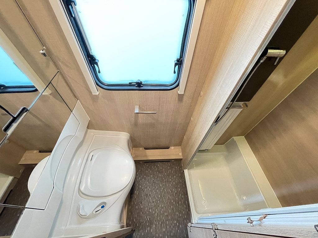 Adria Adora 573 PT / ALDE / Förtält / Solcell / Markis/3-vån - Adria