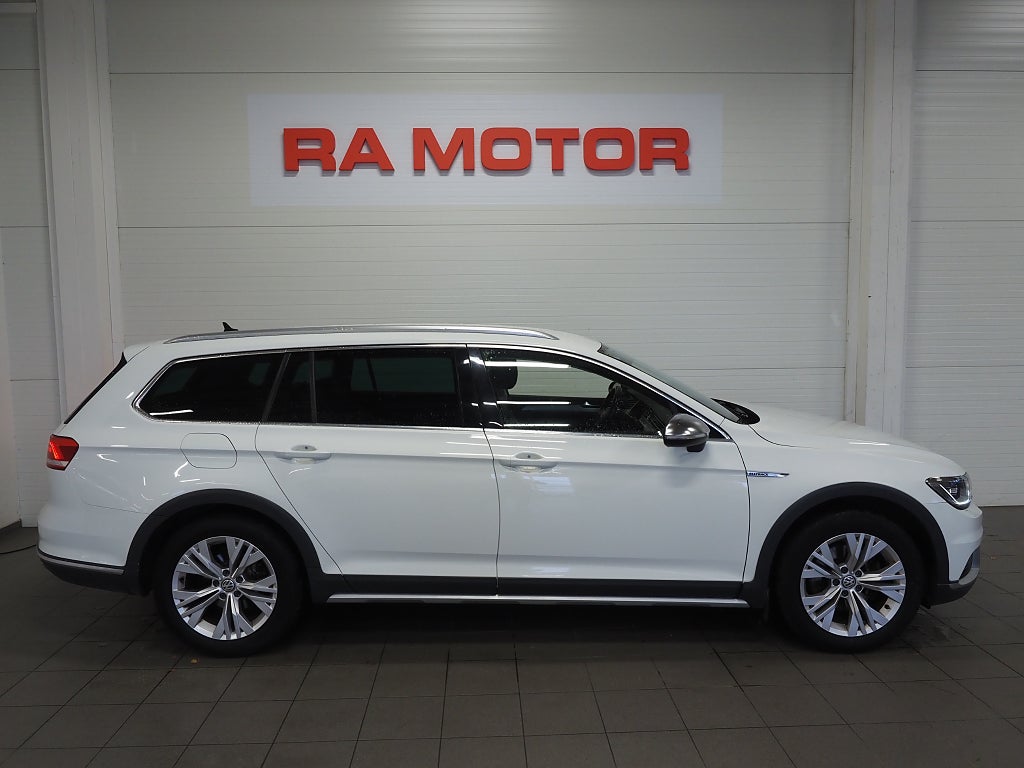 Volkswagen Passat Alltrack TDI 190hk 4M | D-värm | Drag | Cockpit | Skinn | 2018
