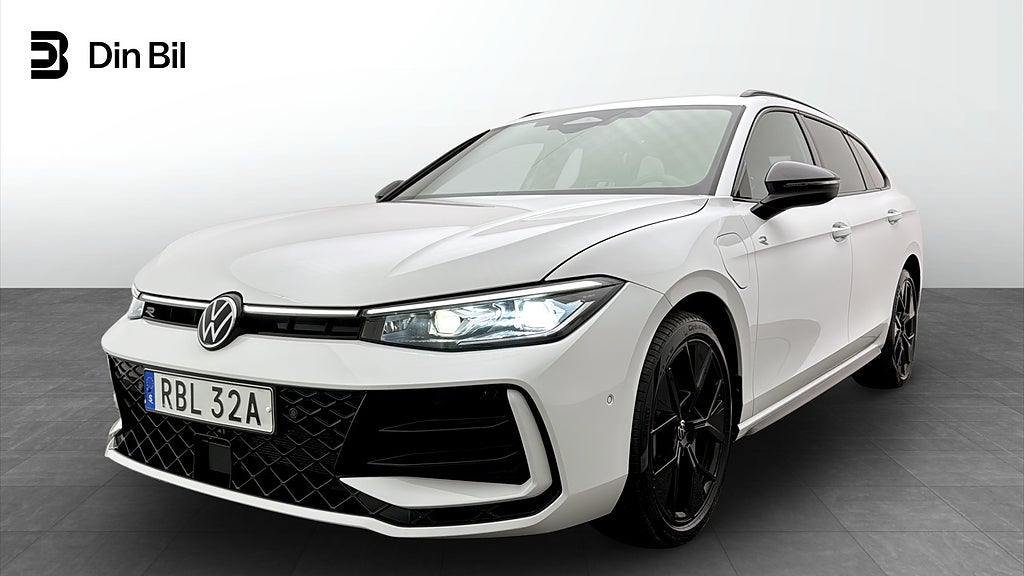 Volkswagen Passat eHybrid 272HK R-Line Black / Drag / Panorama