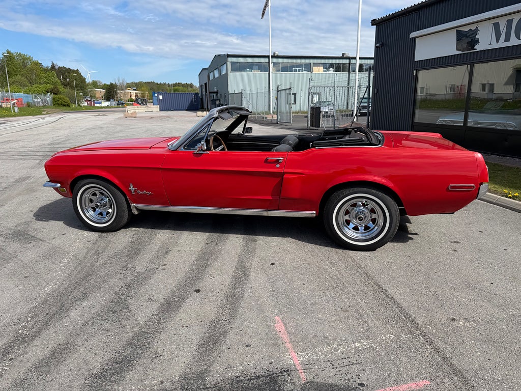 Ford Mustang Cabriolet V8 0kr insats 3230kr/mån
