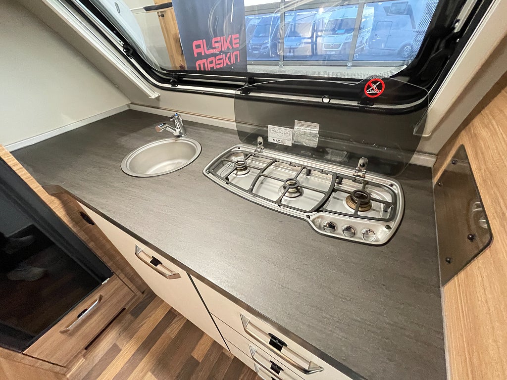 Weinsberg 390 PUH /Taksäng/Förtält/B-körkort/1310kg/Solcell - Weinsberg