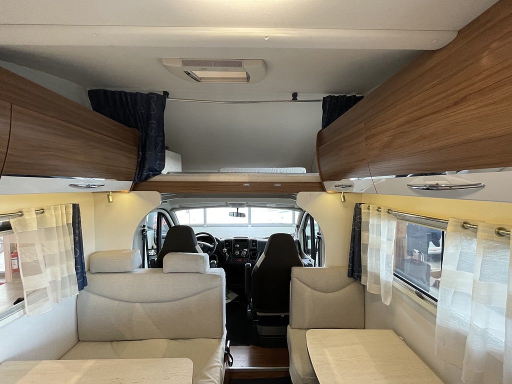 Pilote C 700 S /B-körkort/6-bältad/6-sovplatser - Pilote