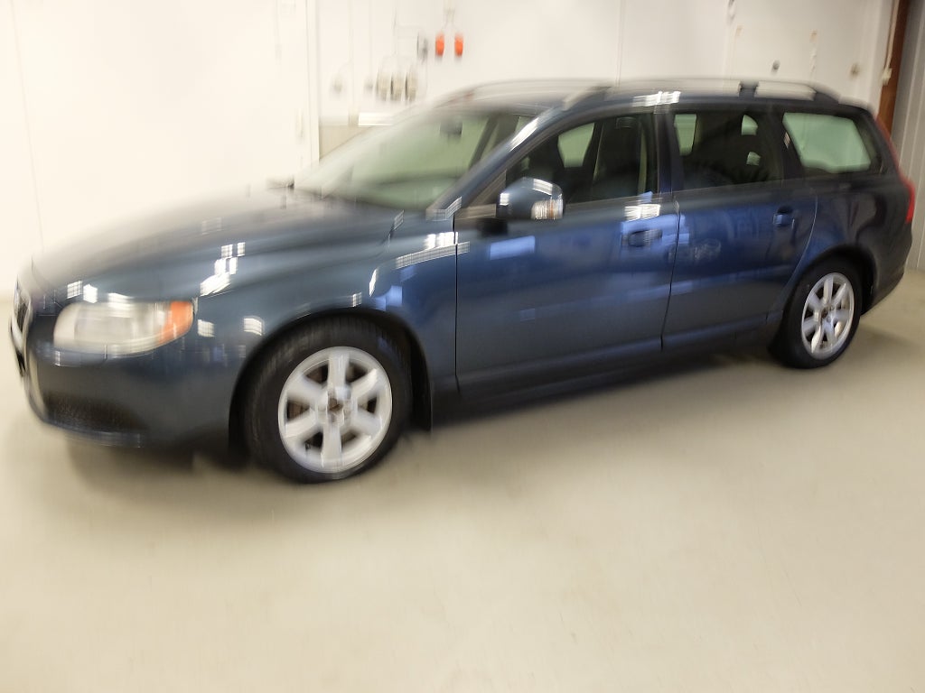 Volvo V70 D5 Kinetic  Drag.S+V Hjul. Kamrem bytt. 2st brukare