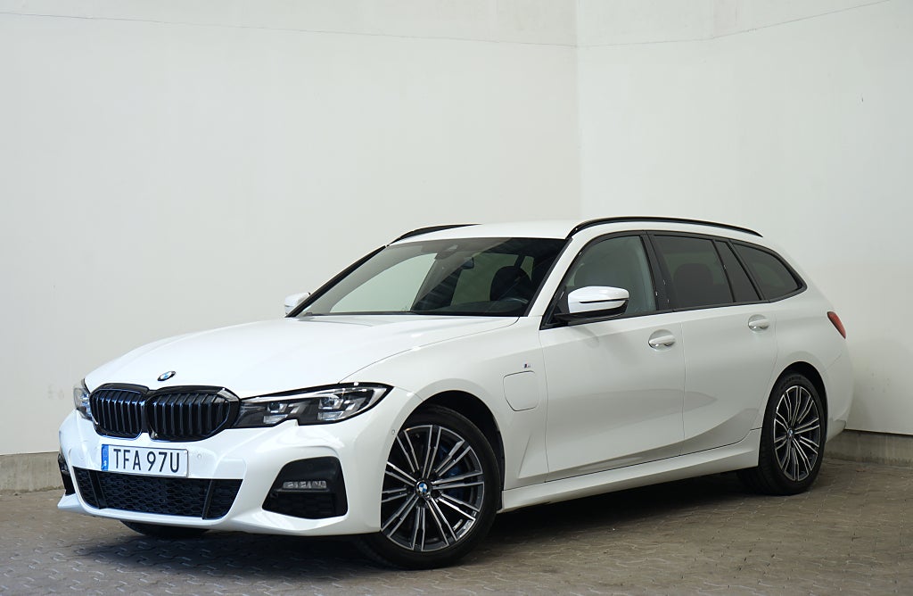 BMW 330e Touring M sport Carplay Dragkrok 292hk 4.99% ränta