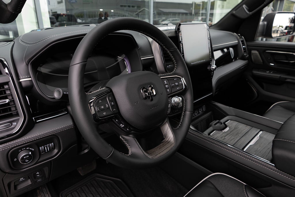 Dodge RAM 1500 Limited Night Edition V8 5.7L HEMI Rambox Multilucka