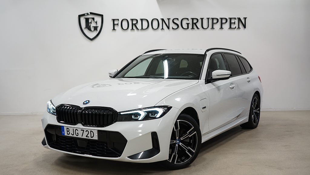 BMW 330e xDrive M Sport / Widescreen / Drag / 