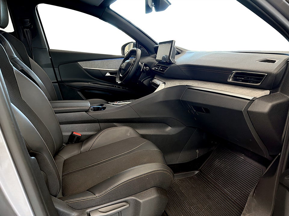 Bild på Peugeot 5008 GT 1.2 PT 130hk Aut 7-SITS B-KAMERA CARPLAY