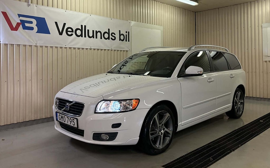 Volvo V50 D3 AUT 150hk Momentum Värmare Drag Fint skick!