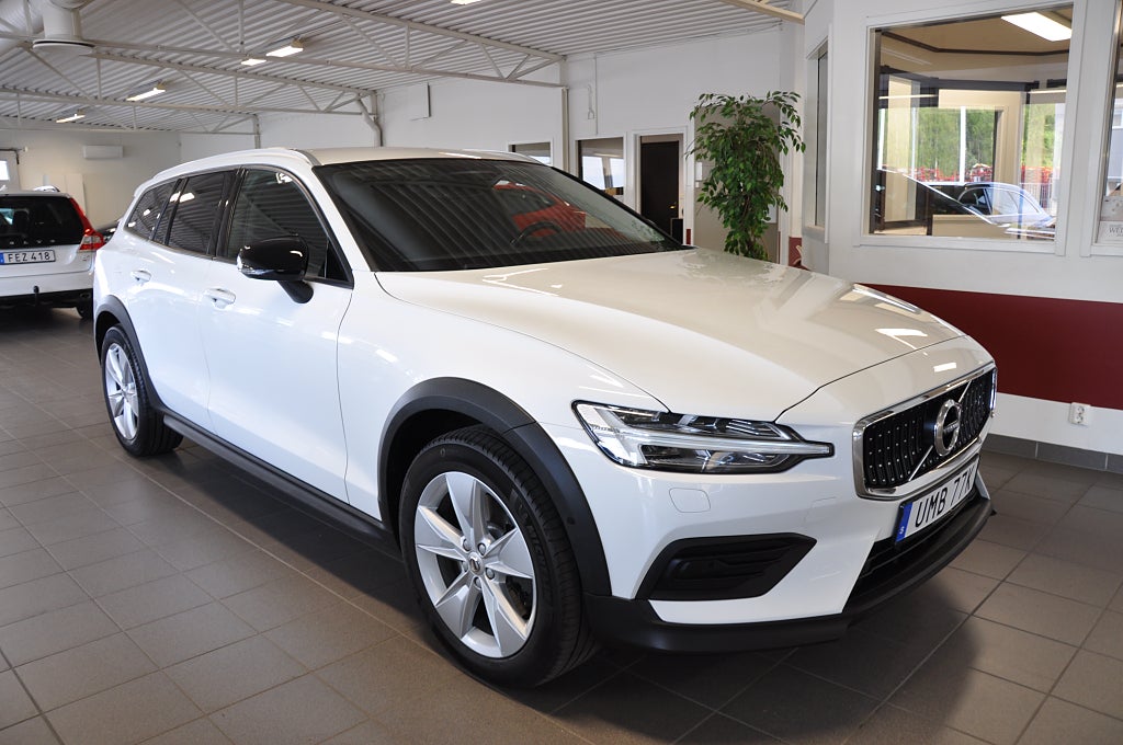Volvo V60 Cross Country D4 AWD 190hk Momentum Edition SE Automat