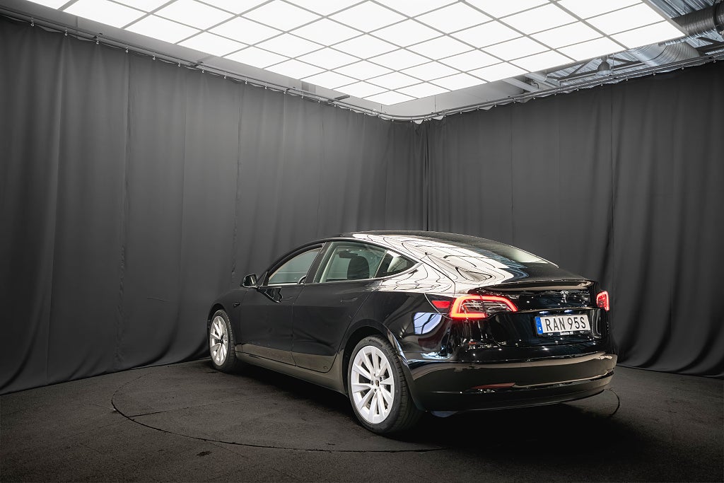 Tesla Model 3 Standard Range DRAG 19'' PANO LÄDER 1-ÄGARE MOMS