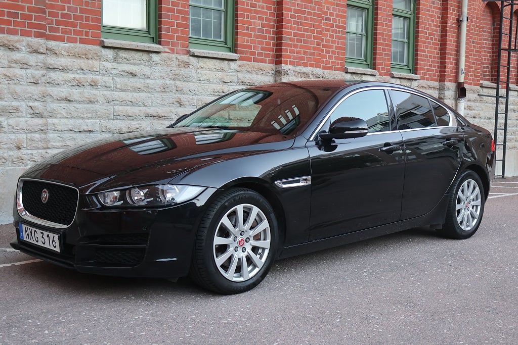Jaguar XE 20t 200hk Automat/Euro 6/Prestige/Lågmilare/Byte/Avbet