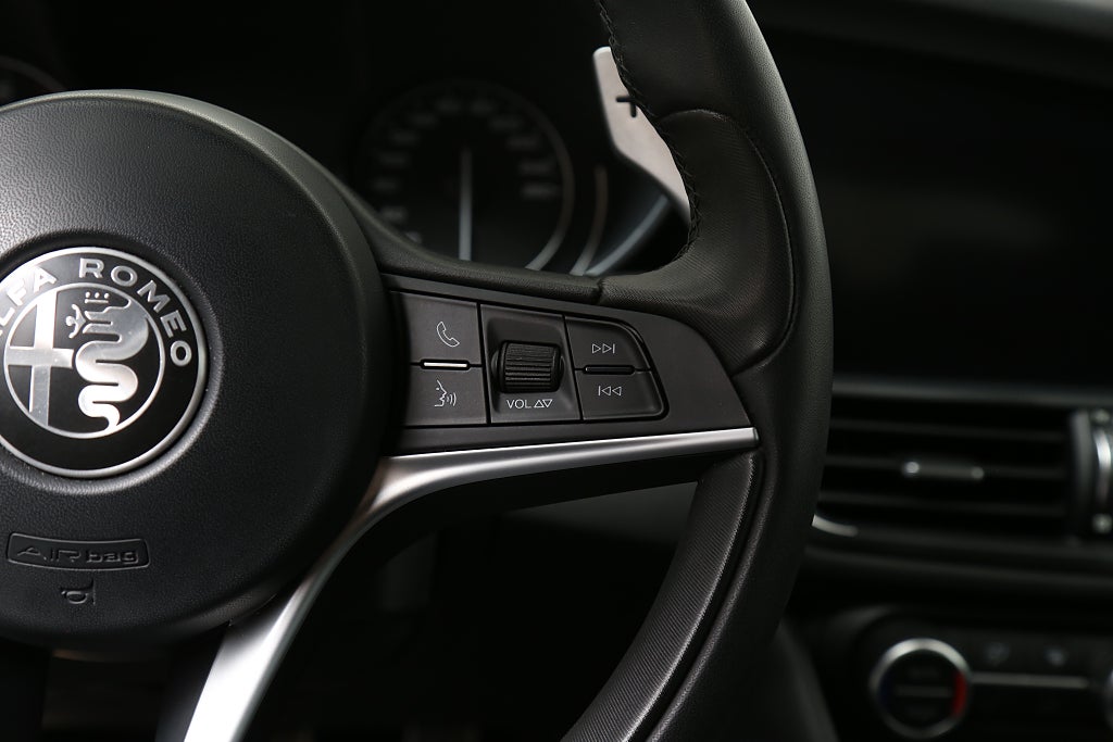 Alfa Romeo Giulia 2,0 Turbo 16V 280hk Q4 Veloce Drag Carplay B-Kamera 2018