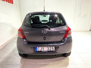 Halvkombi Toyota Yaris 8 av 19