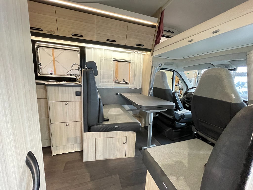 Sun Living A 75 SL / B-körkort/5 bältad/Långbädd/Garage/El-Patron/Fint skic - Sun Living