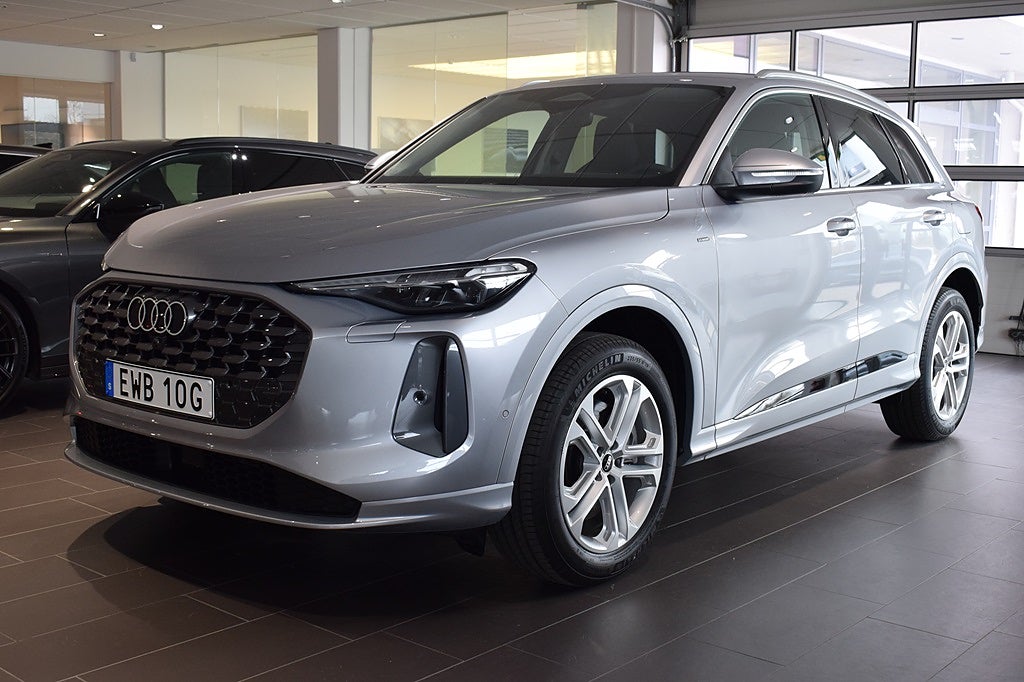 Audi Q5 e-hybrid 299hk Tech Plus Ny Lagerbil 2025