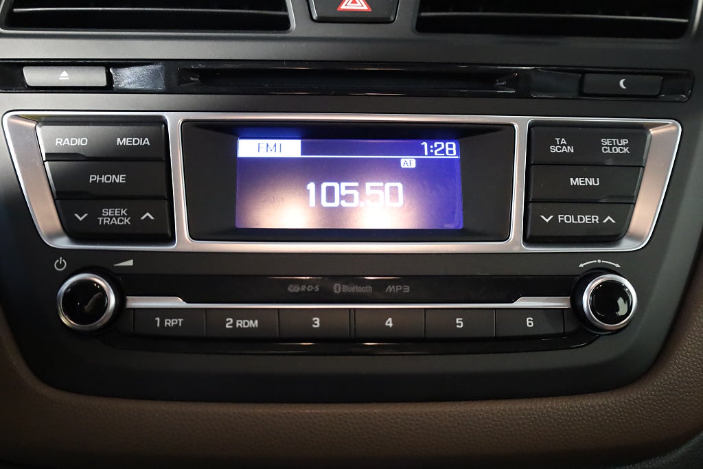 Hyundai i20 1,4 101hk Premium PDC Blåtand USB Rattvärme 2016