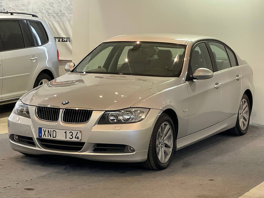 BMW 325 i SEDAN AUTOMAT ADVANTAGE, COMFORT 218HK NY BESIKTAD 