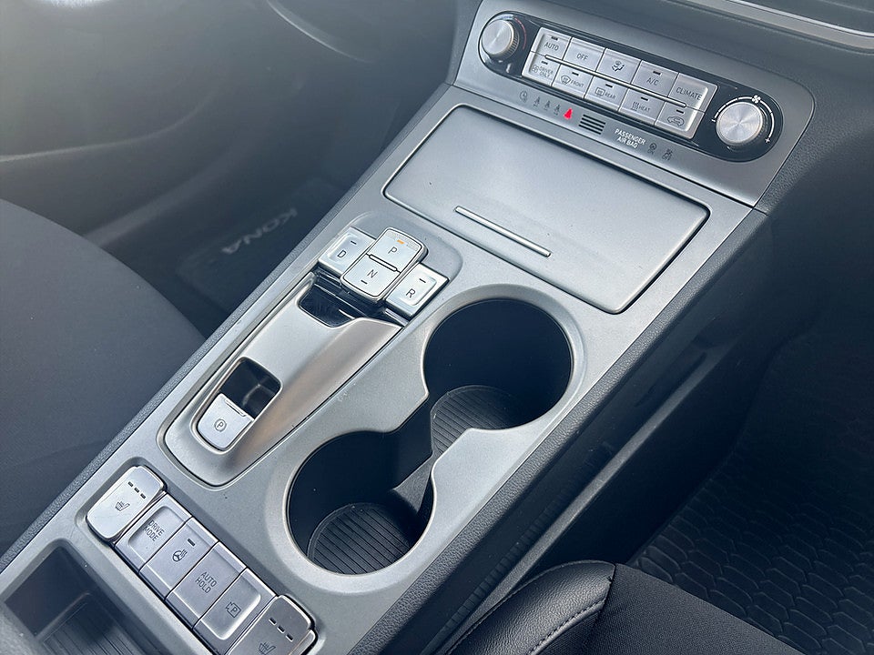 Bild på Hyundai Kona EV Essential 64 kWh 204hk Aut B-KAMERA CARPLAY