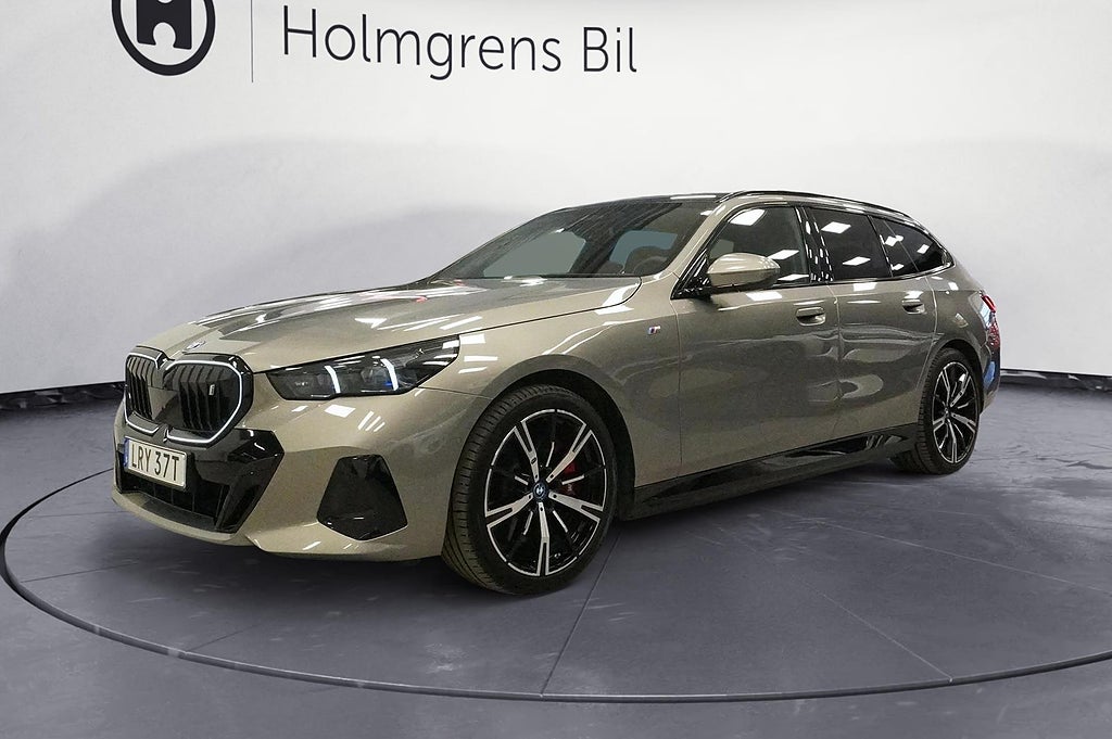 BMW i5 eDrive40 Touring M-Sport Drag Pano