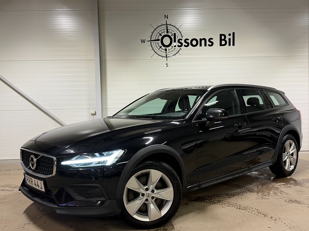 Volvo V60 Cross Country D4 AWD Momentum Aut Drag Värmare Navi PDC 