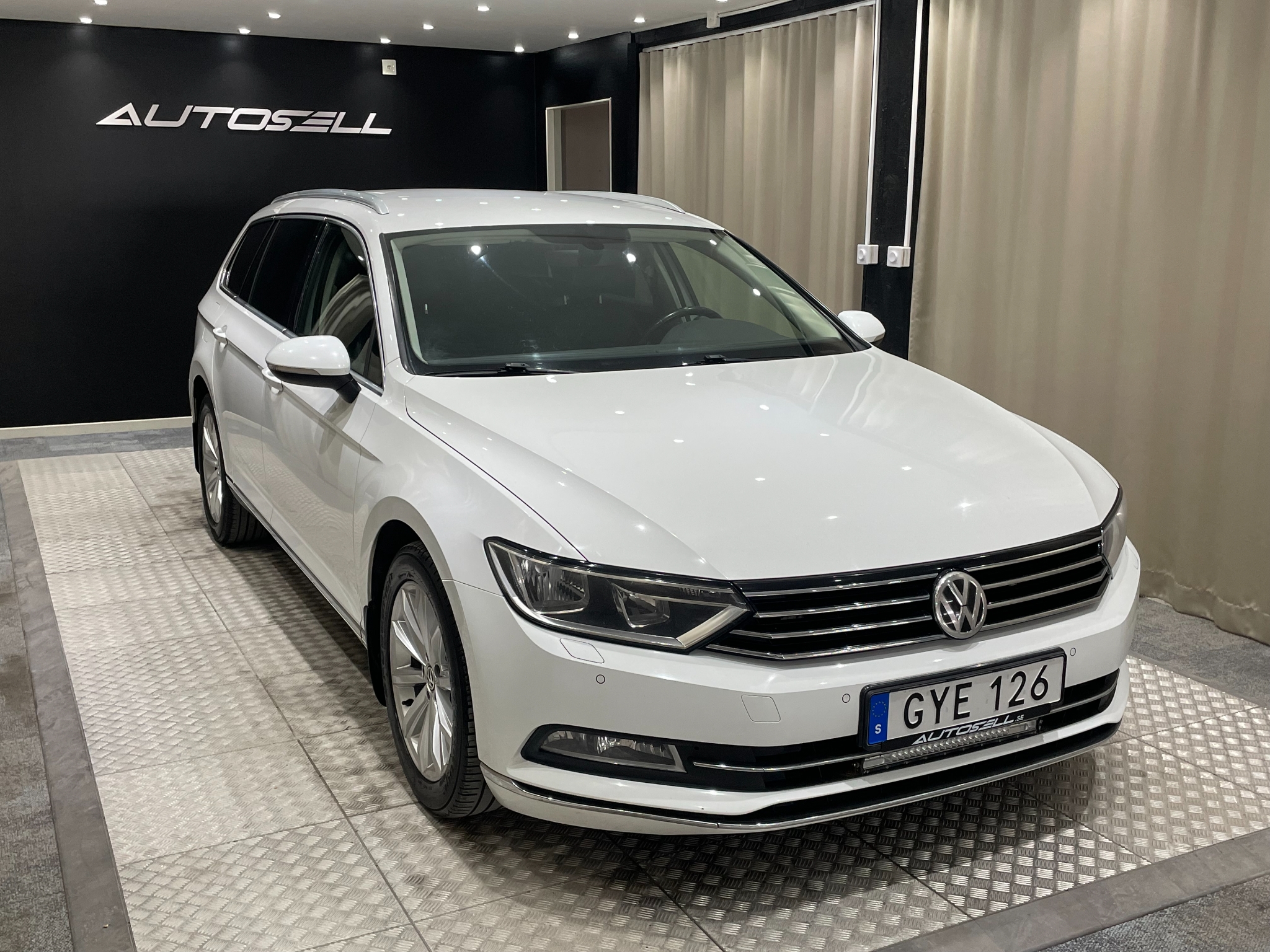 Volkswagen Passat 2016, bild 2/51