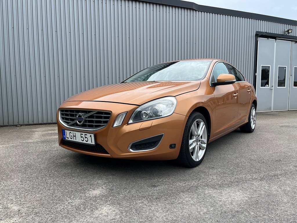 Volvo S60 T3 Momentum - NY KAMREM - NY SERVAD - FÅ ÄGARE