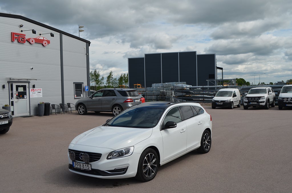 Volvo V60 D4 Momentum 190 hk Pano Navi Drag Euro 6 *3.45%*