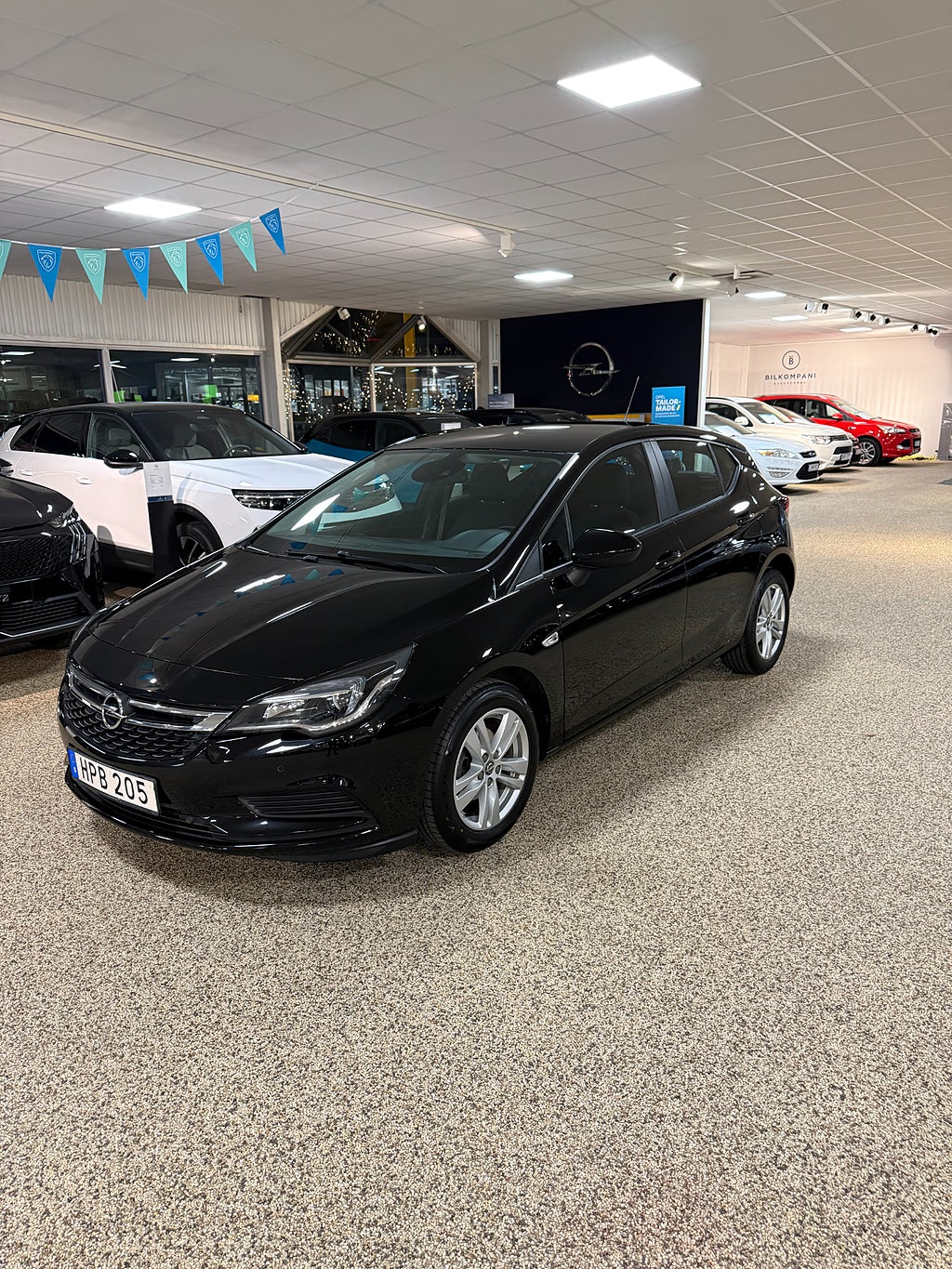 Opel Astra 110hk Motorvärmare CarPlay P-sensorer Rattvärme