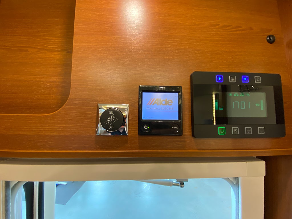 Rapido 7096 F /ALDE/AC bodel/Solcell/Automat 150hk/F2F - Rapido