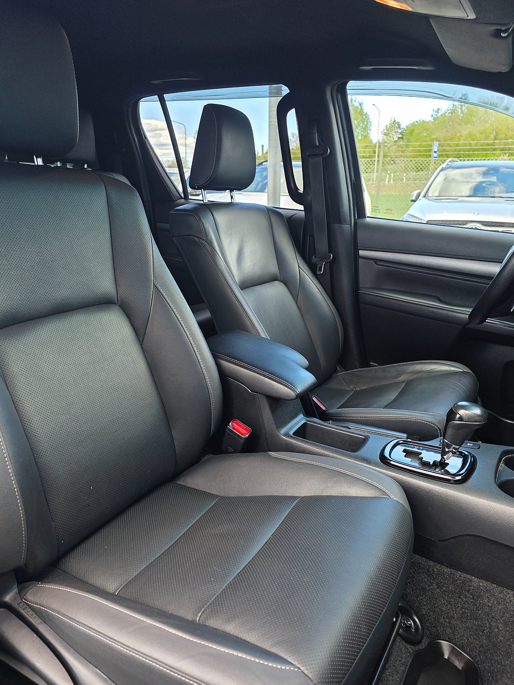 Toyota Hilux Dubbelhytt 2.8 4WD Invincible Euro 6 - bild 17