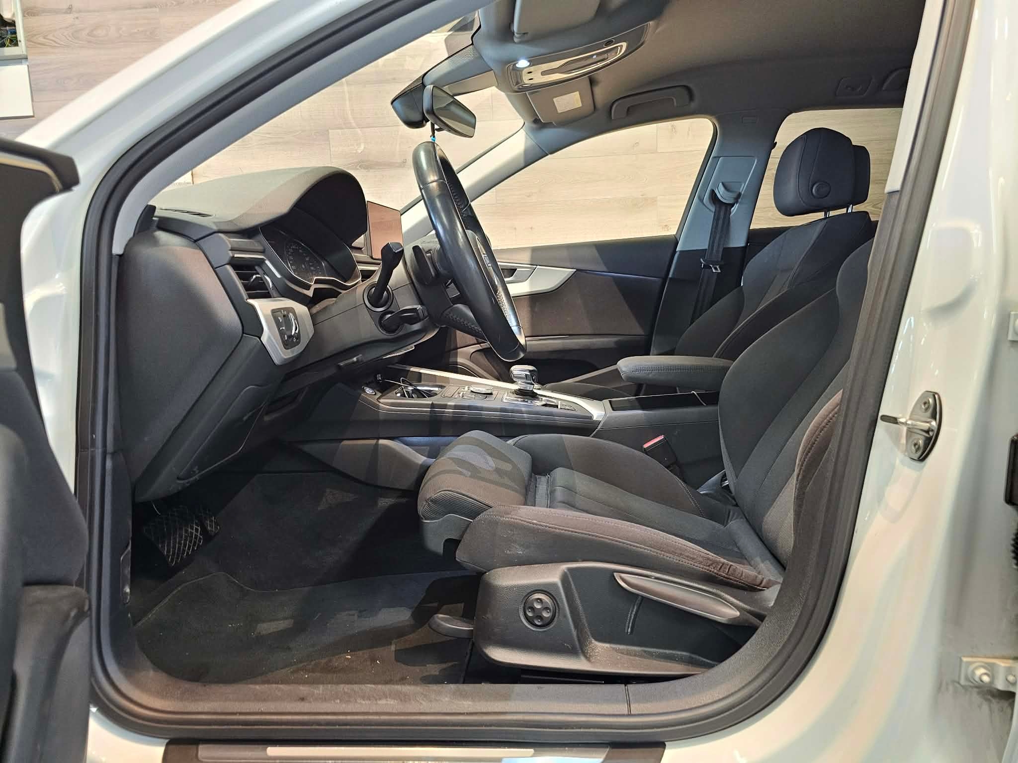 Audi A4 Avant 2.0 TDI quattro S Tronic 2018, bild 5/51
