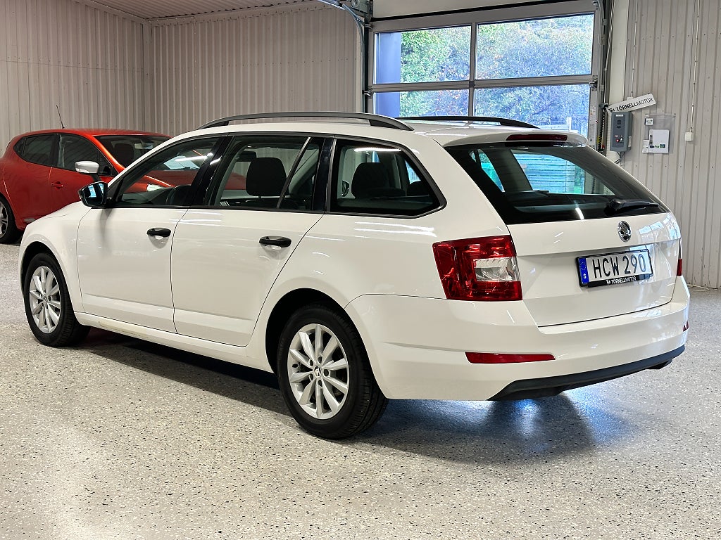 Skoda Octavia Kombi 1.6 TDI Euro 6 Nybesiktigad Nyservad Kamrem bytt