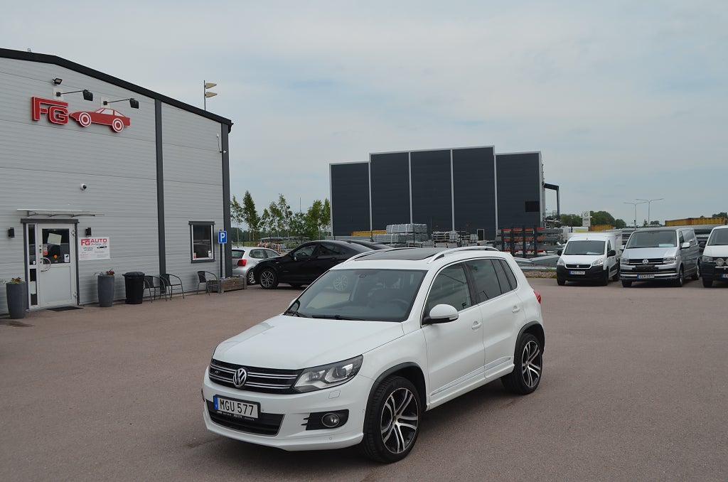 Volkswagen Tiguan 2.0 TDI 4M 184 hk R-LINE D-Värmare Drag Nybes Euro 6