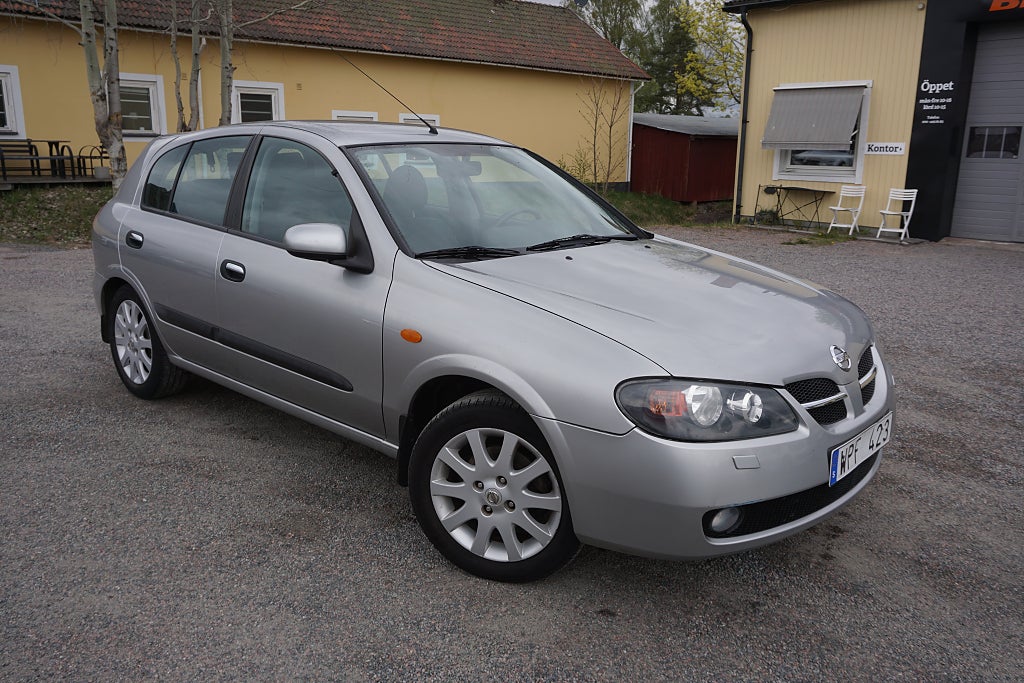 Nissan Almera 5-dörrar 1.8 11.400 Mil