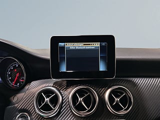 Mercedes-Benz A 180 AMG Line Kamkedja Motorvärmare Psens S/V-hjul – bild 15