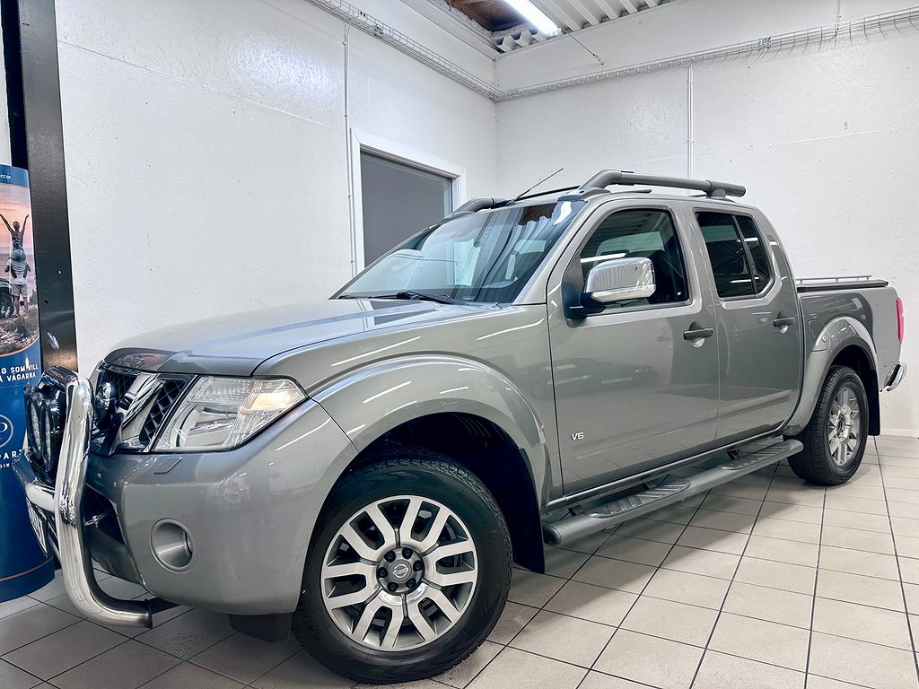 Nissan Navara Dubbelhytt 3.0 dCi V6 4x4 Värmare/Taklucka/Gps