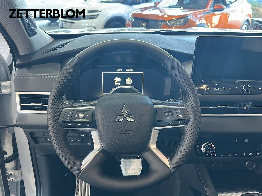 SUV Mitsubishi Outlander 12 av 18