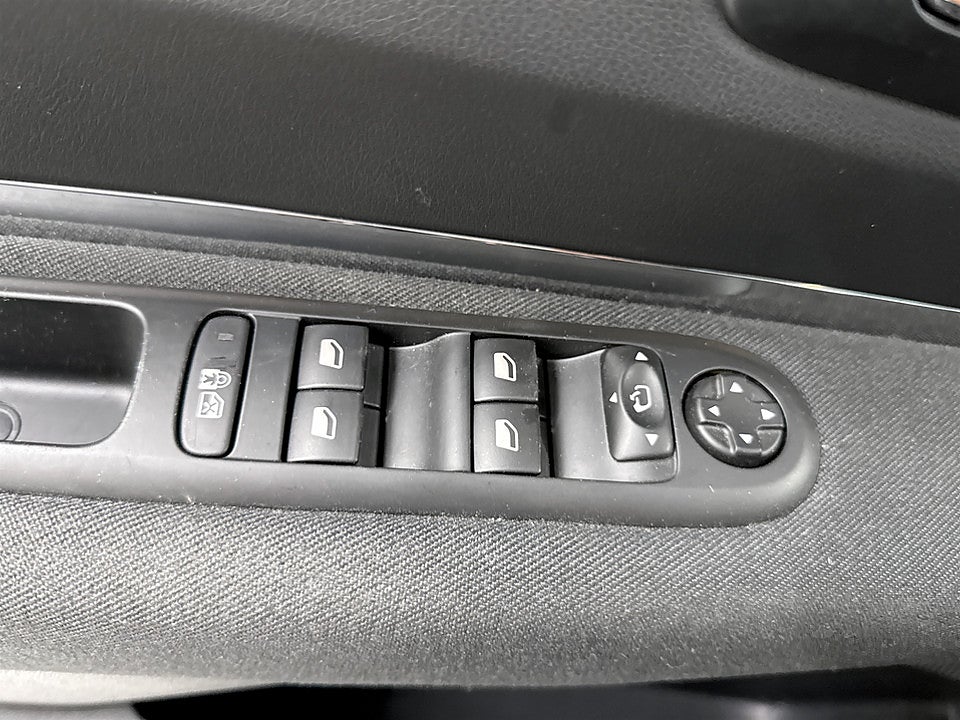Bild på Peugeot 3008 Active 1.6 e-HDi 114hk Aut FARTHÅLLARE EN ÄGARE