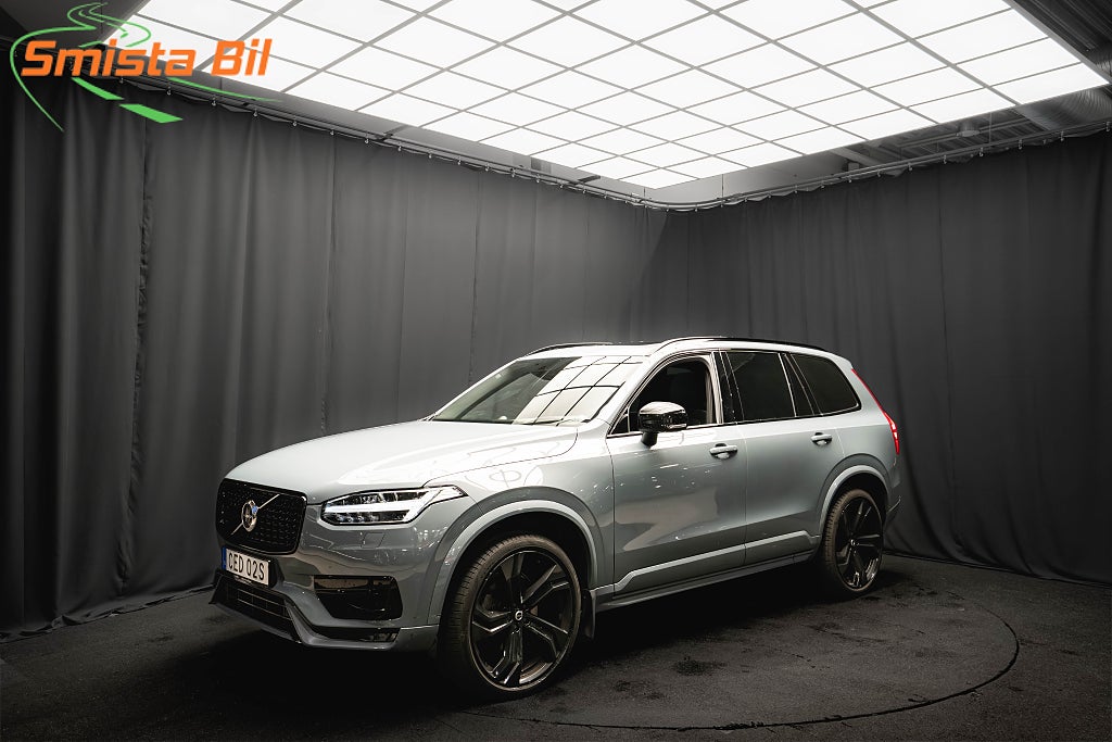 Volvo XC90 B5 AWD R-DESIGN PRO 7-sits B&W PANO LUFT 22'' DRAG MOMS