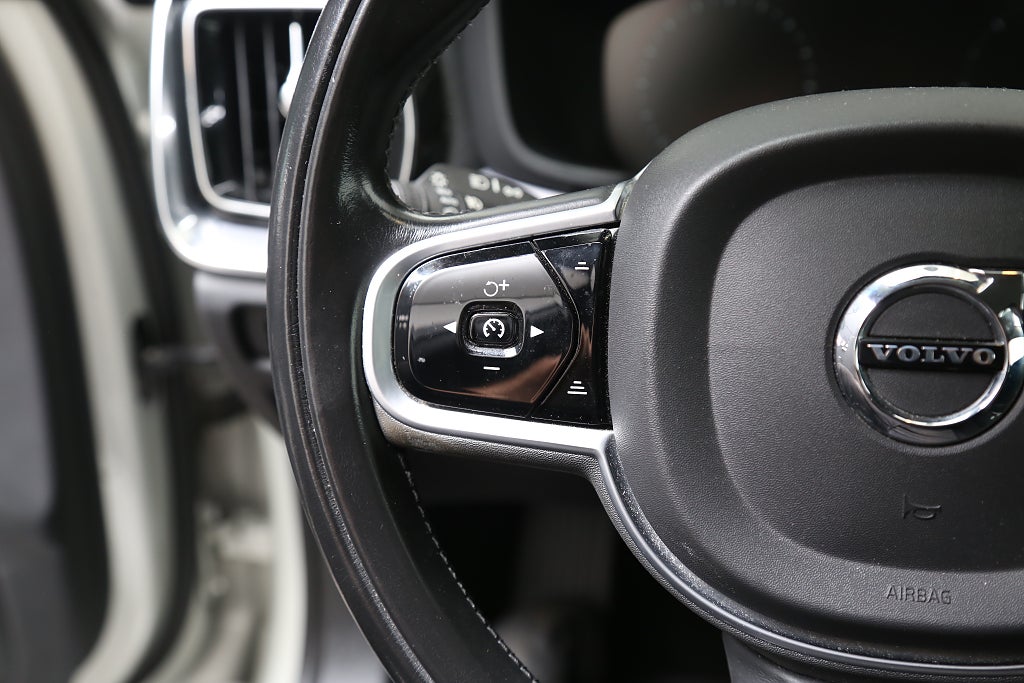 Volvo V60 Cross Country D4 190hk Adv SE ll AWD Navi Kamera Värmare Dra 2019