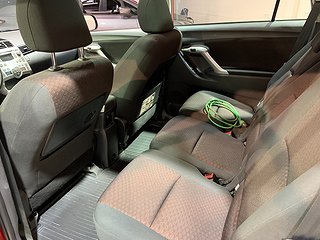 Minibuss Toyota Verso 17 av 21
